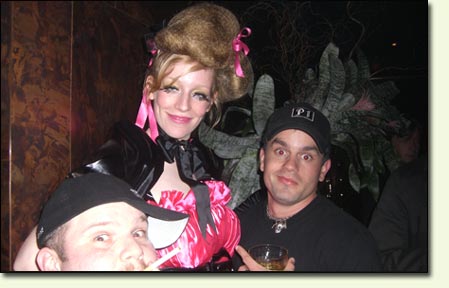The Mediadonis and the strange Transvestite